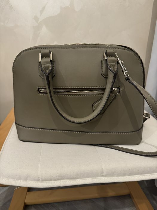 Като нова!!! Много запазена чанта Guess