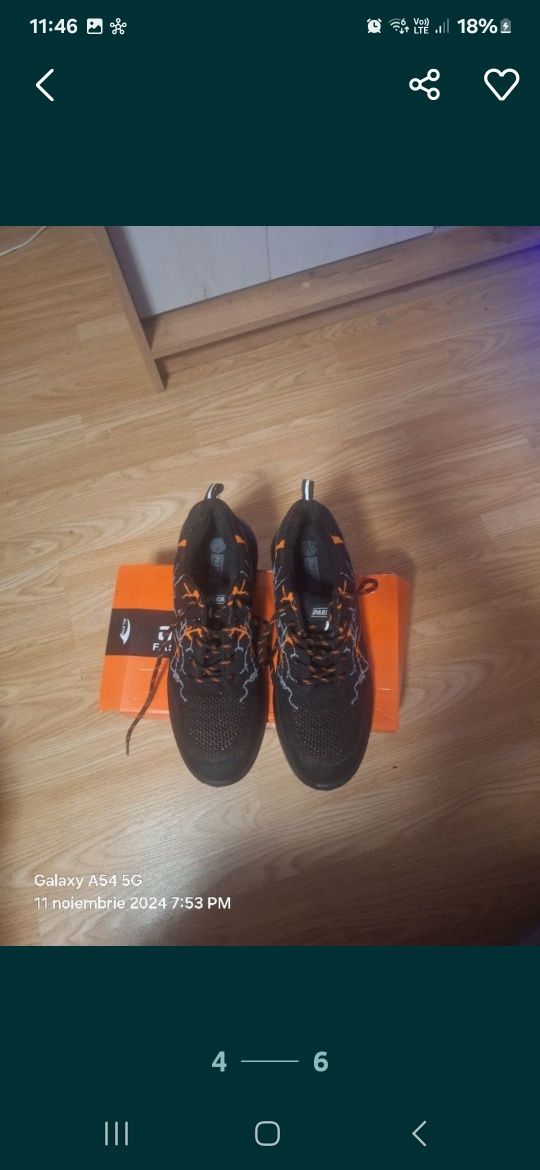 Vand 3perechi bocanci  petrom   nr 44 si una 45
