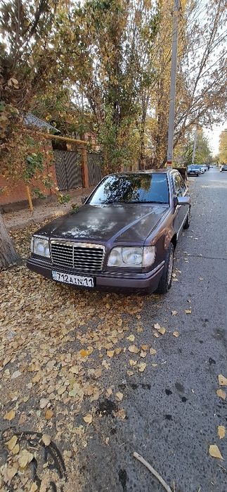 Мерседес 124 седан