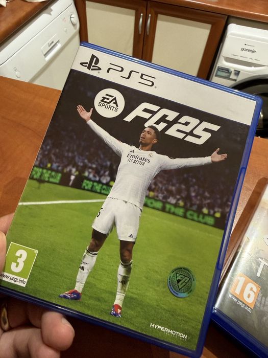 FC25 за PS5 отлично състояние