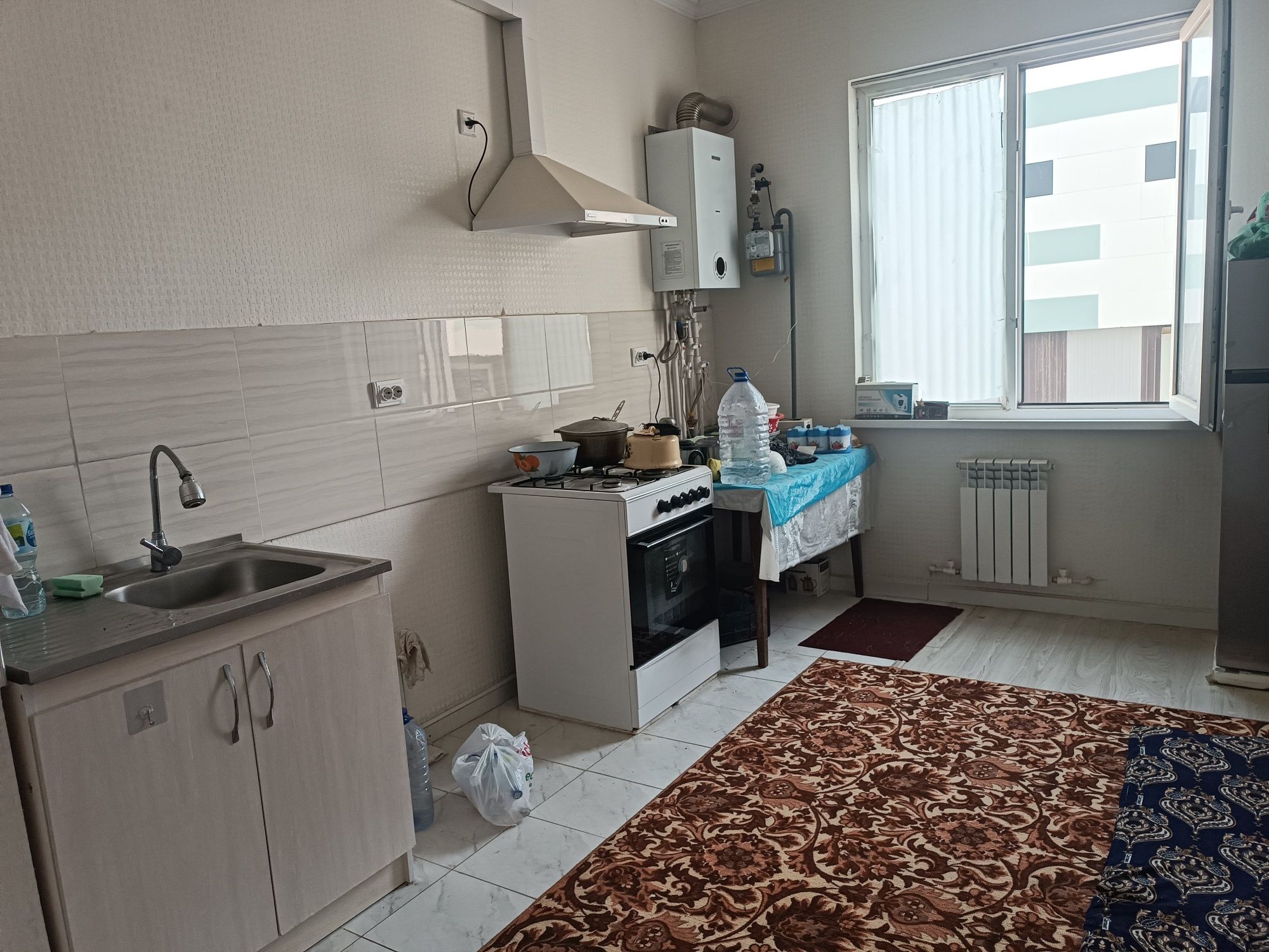 Ihcham 2 honalik kvartira sotiladi 3 etaj barcha qulayliklarga ega