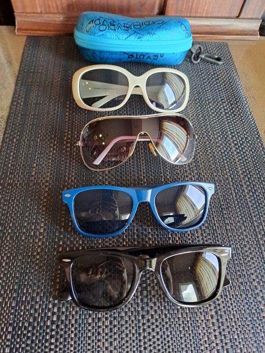 Лот от 4бр очила и калъф на обща цена 20лв