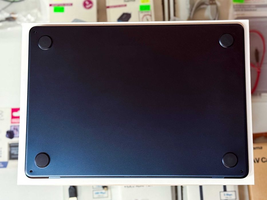 MacBook Air M3, 13”, 8GB RAM, 512GB SSD + подарък: Apple Magic Mouse