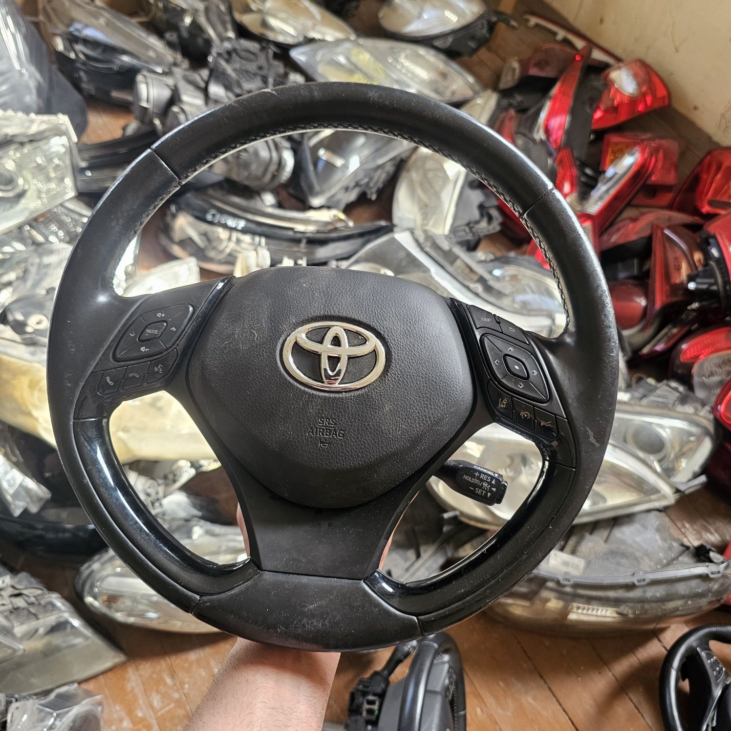 Волан със бег за Toyota CHR