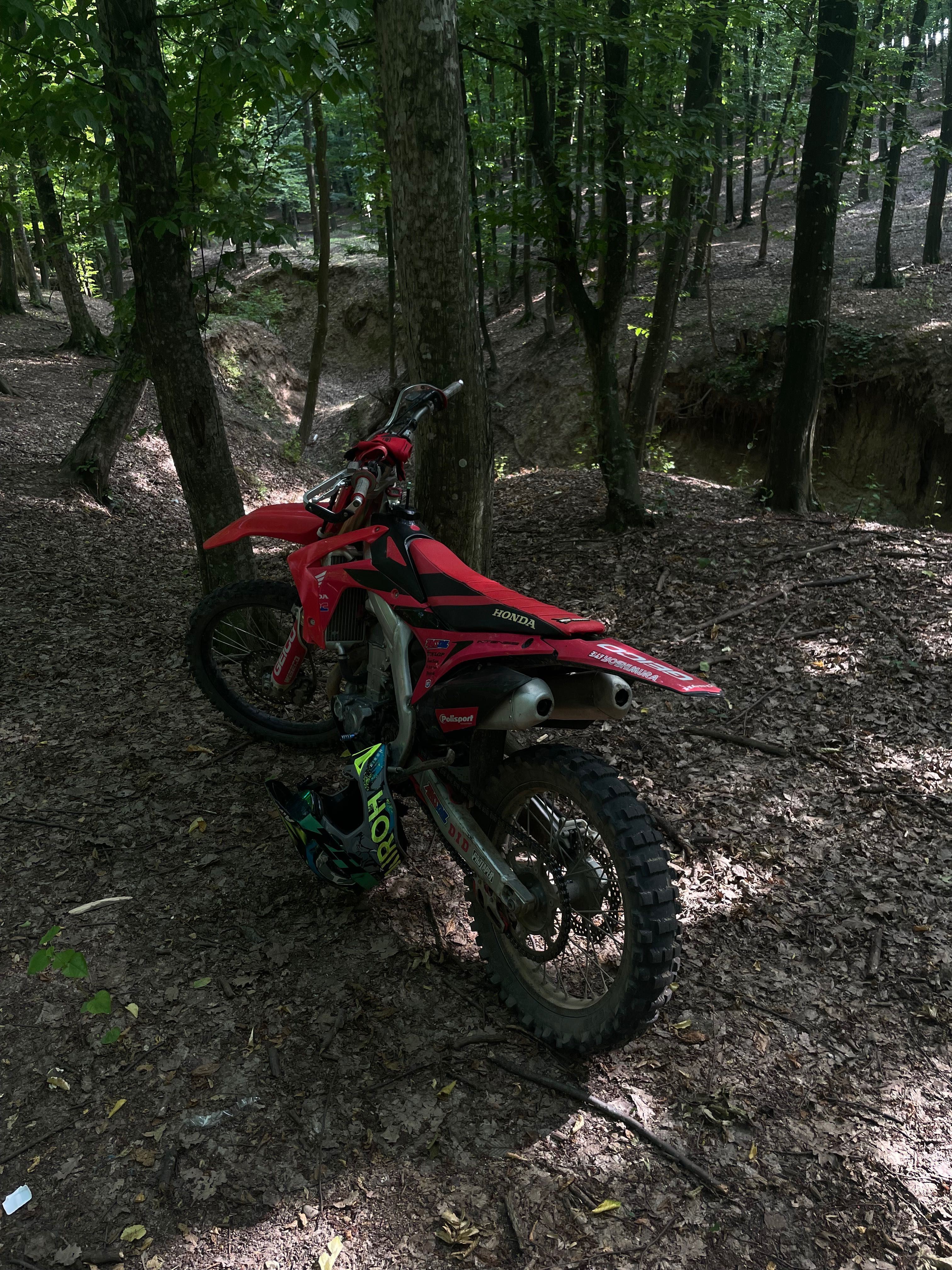 vând crf 450 r in stare foarte bună