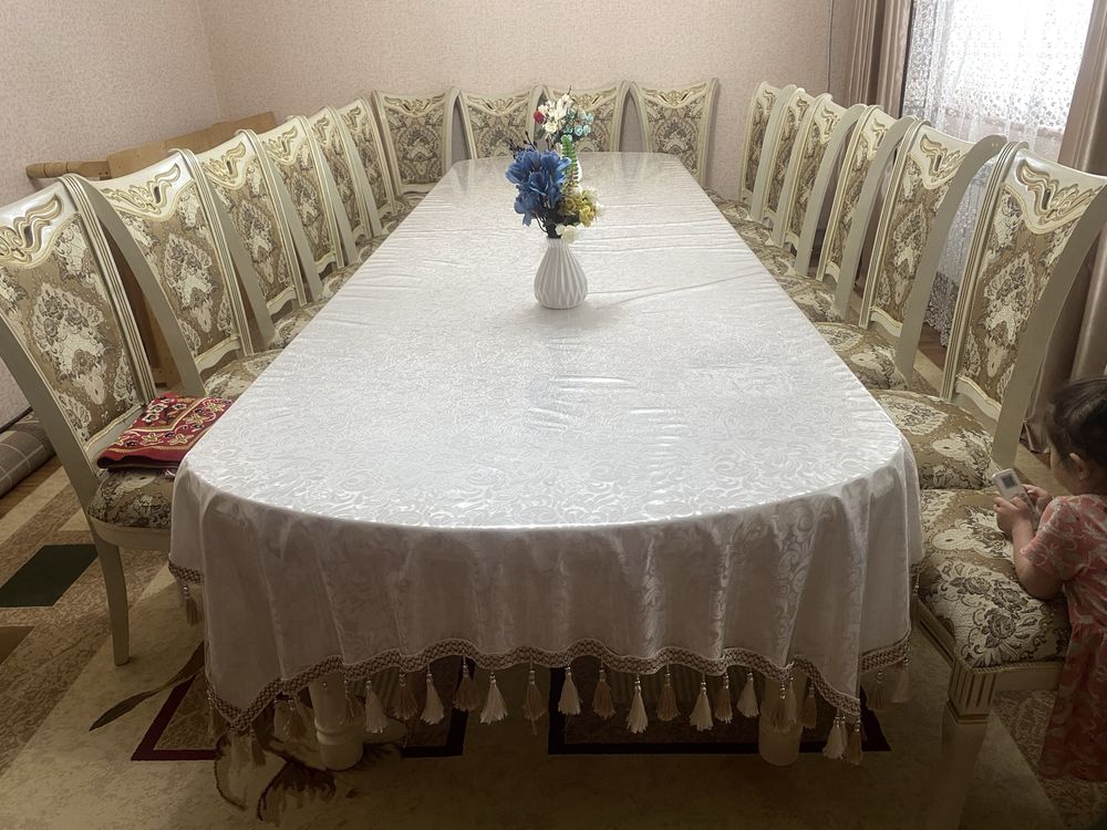 Продаю стол и стулья все вместе