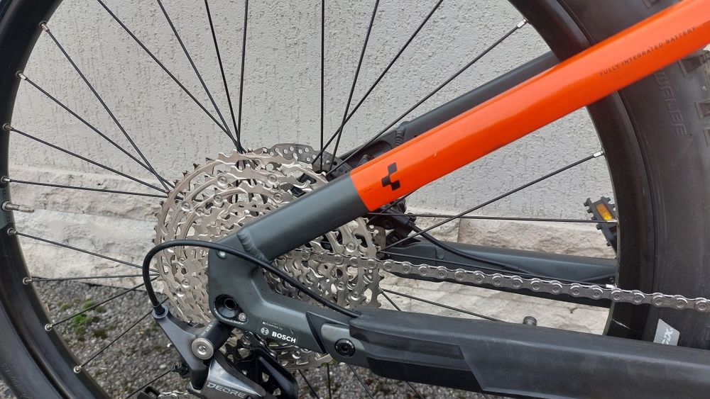 Bicicleta electrica Cube bosch cx4