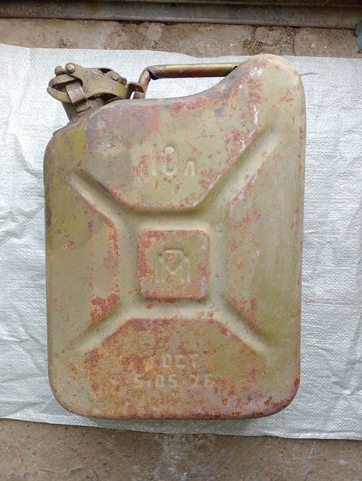 Продам канистру 10 л. цена 5000