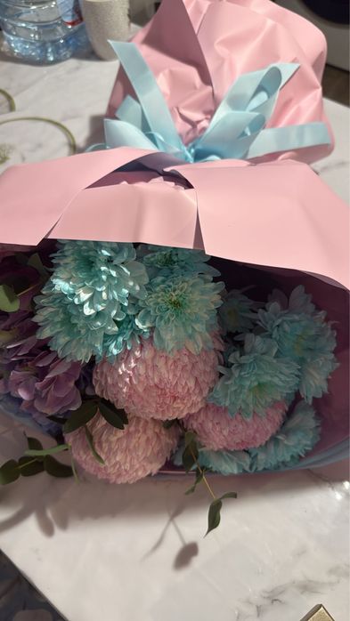 Цветы хризантема и роза