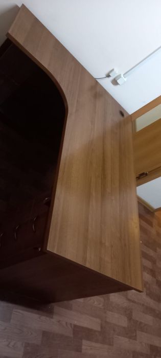 Продается офисный стол