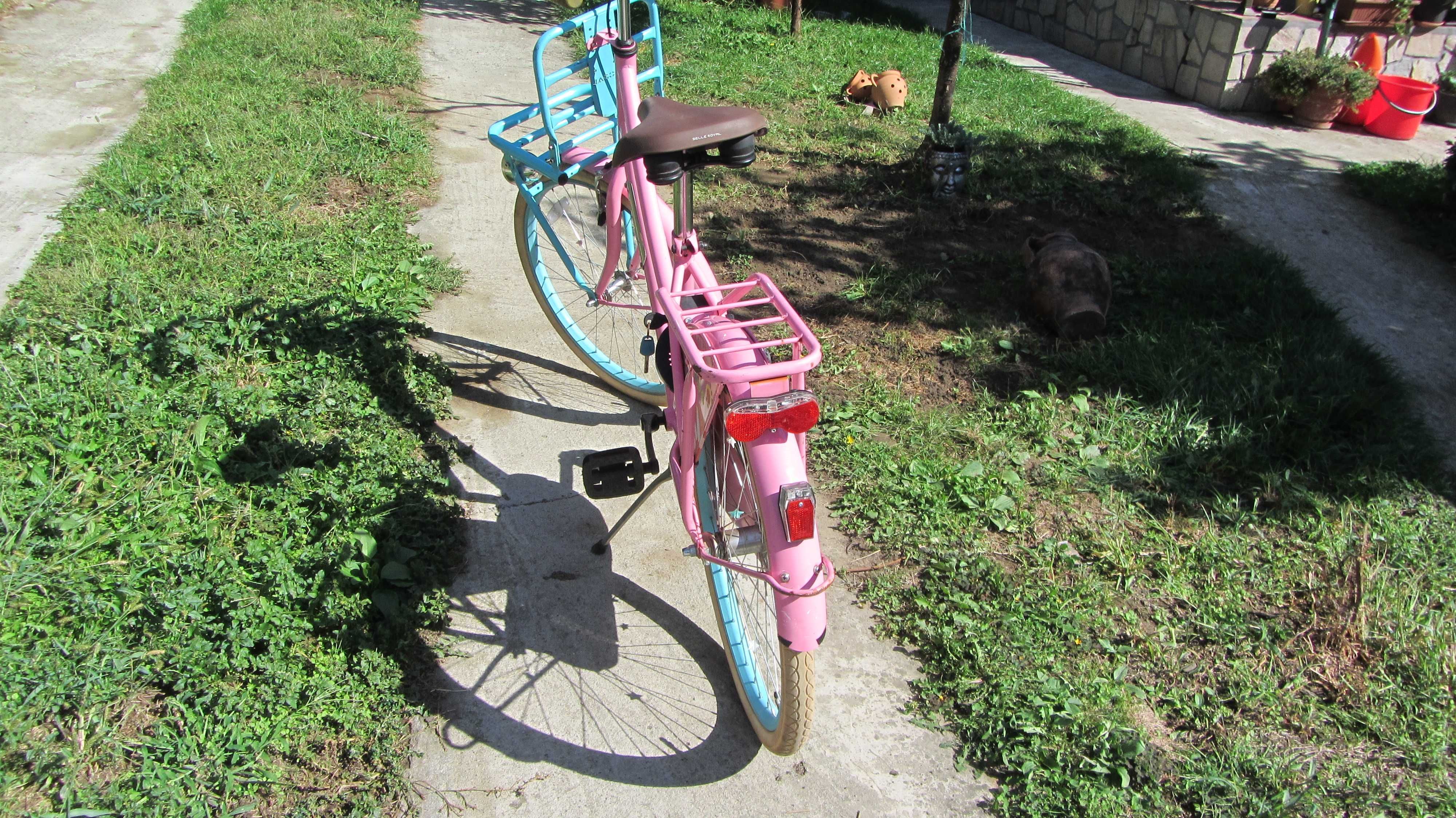 Cea mai frumoasa bicicleta roz,alba totul original perfect functionala