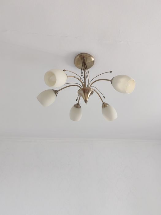 Продам потолочную люстру