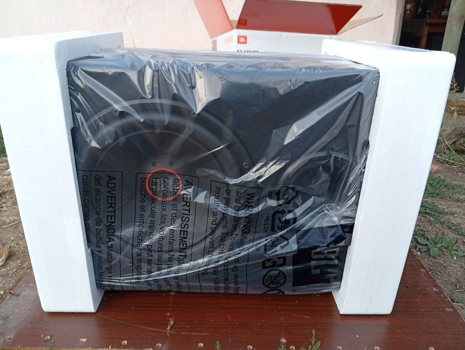 Бас каса усилвател и контензатор