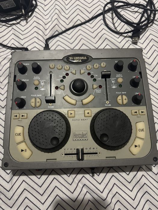 Consola DJ Hercules DJ Console MK2