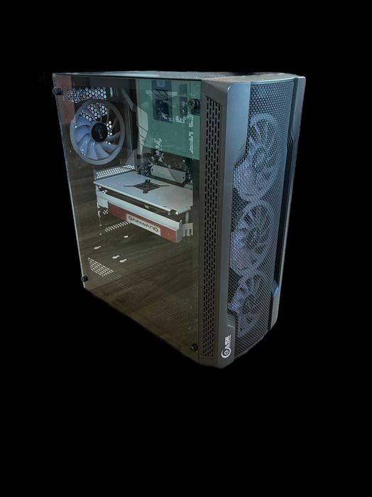 Компютърна кутия с AGRB вентилатори