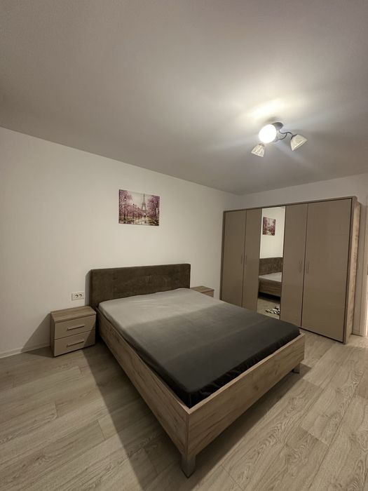 Închiriez apartament tip studio Coresi cu vedere la pietonala