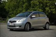 Toyota Yaris II Facelift 1.0 VVTI Echipare LUNA
