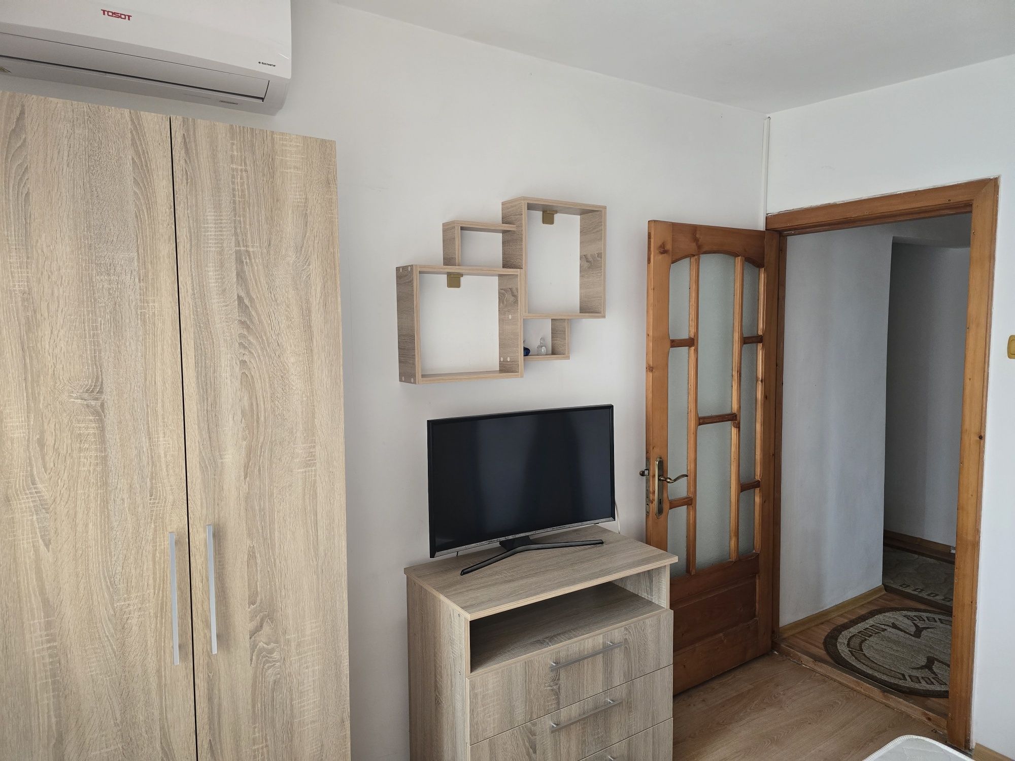 Vând apartament decomandat