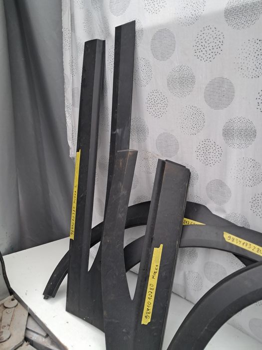 Лайсна калник врата Opel Mokka 2023г