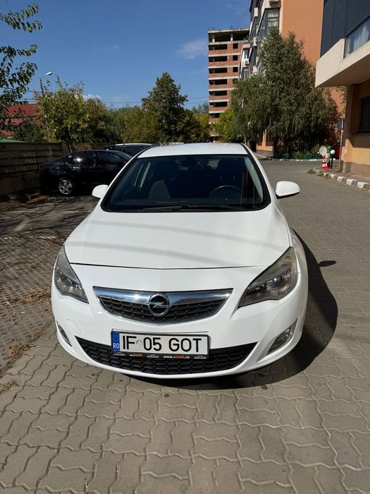 Opel Astra Opel Astra J 1.6 Benzină , 2011, 105.000 km