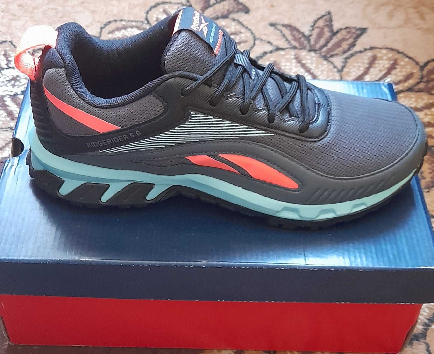 Продавам нови мъжки маратонки Reebok