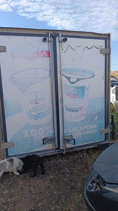 Продавам фургони три броя