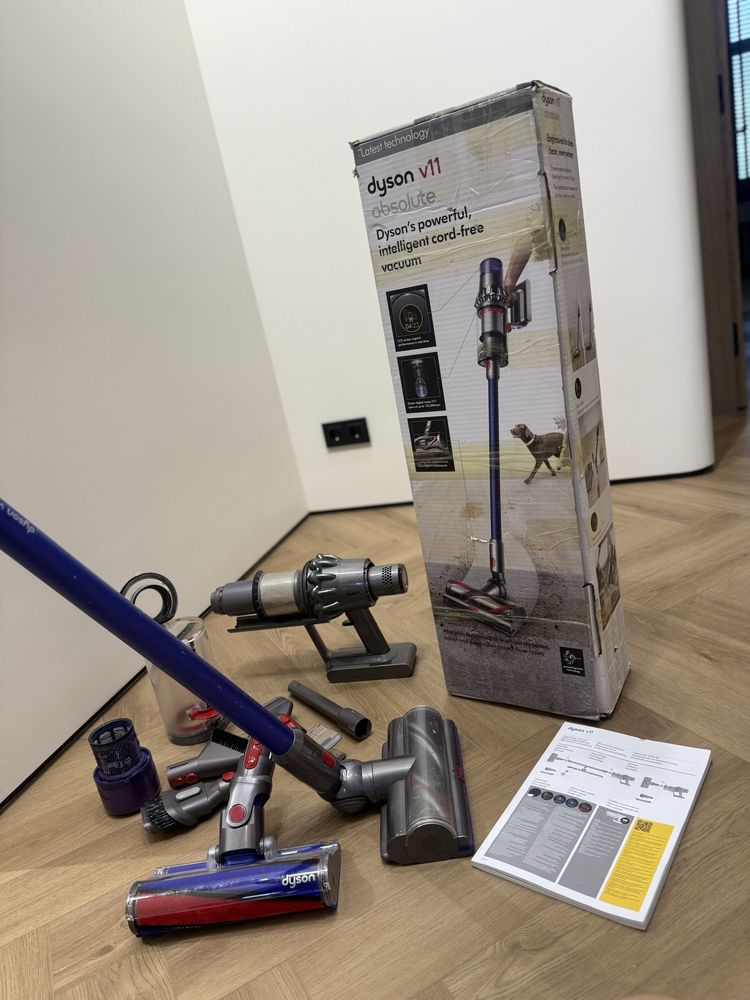 Продам пылесос Dyson v11 absolute
