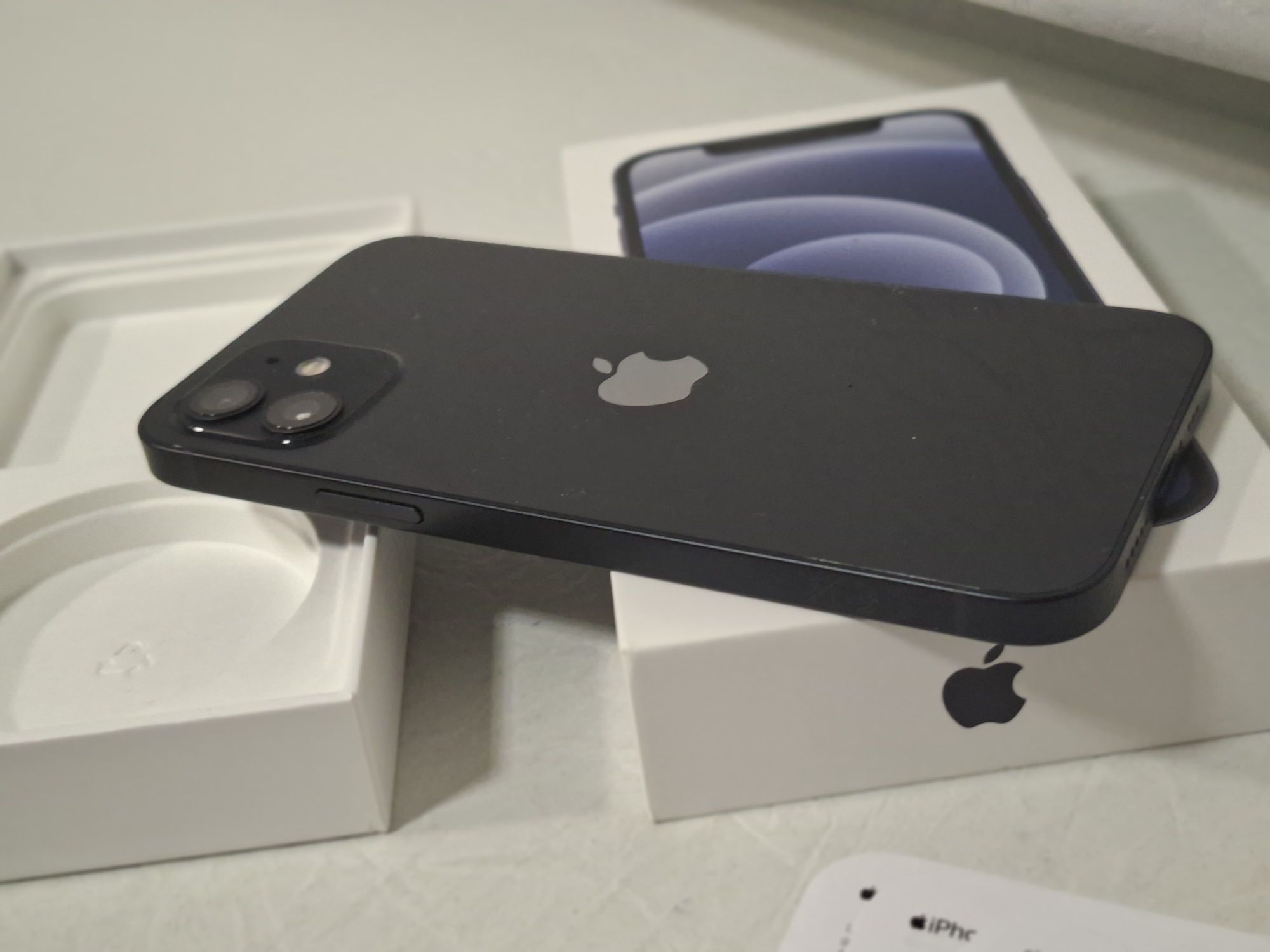 IPhone 12 64 gb. !