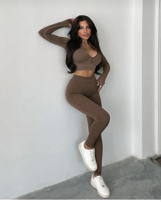 Vând set sport- chick 2 piese nou cu eticheta