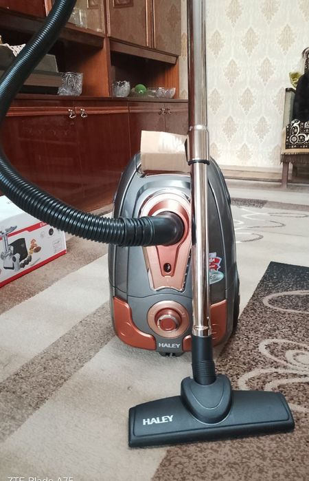 Новый пылесос Halley HY-957