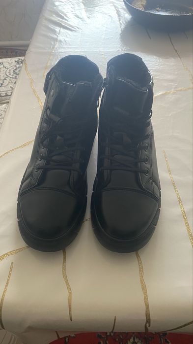 Продам зимнюю обувь