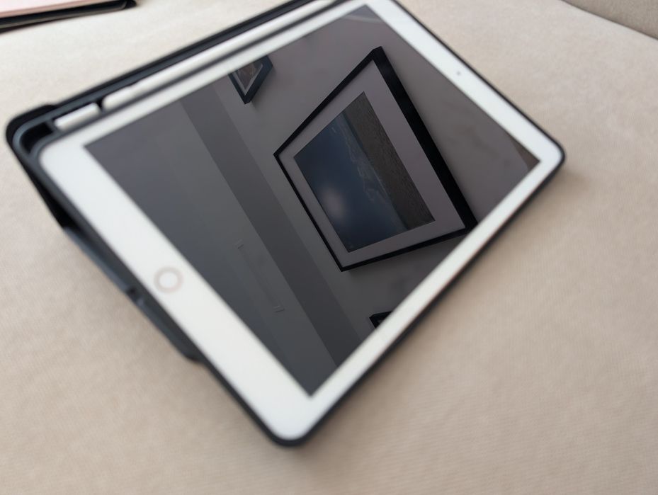 Husa flip iPad 8 - 10.2" (2020) Neagra