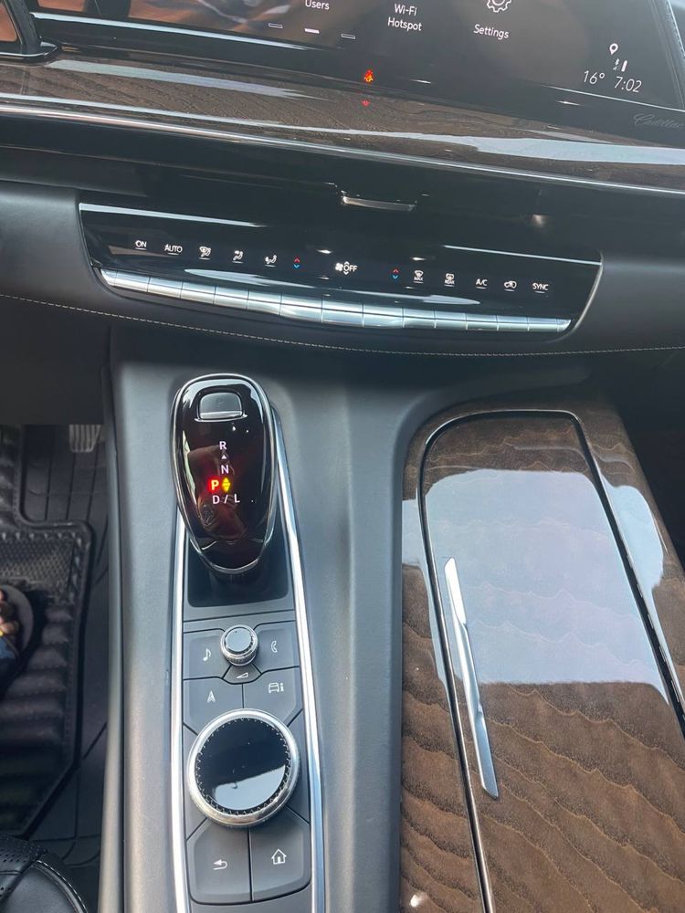 Cadillac platinum 2022