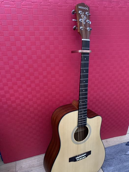 Продам гитару новую