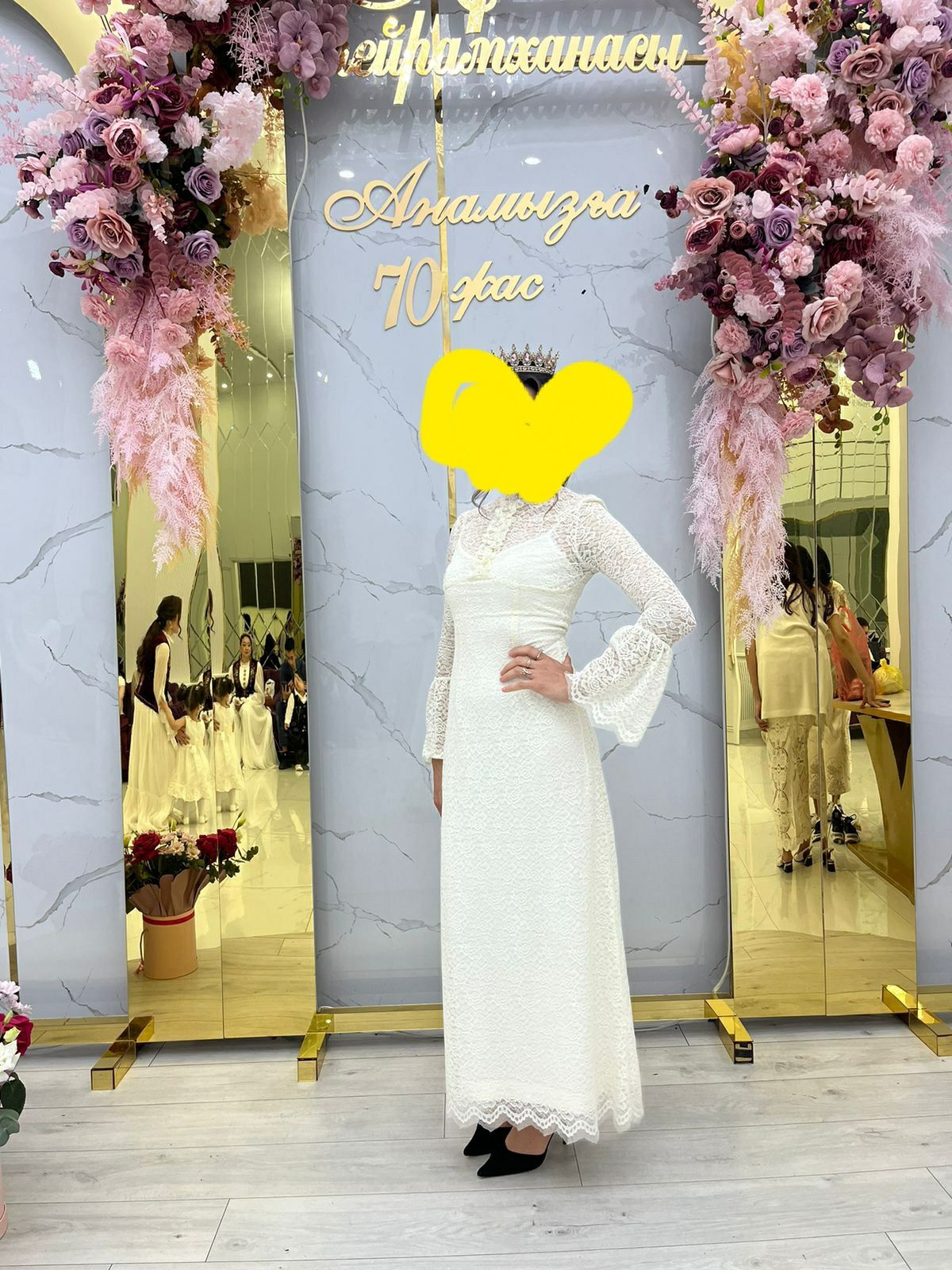 Платье кружевное