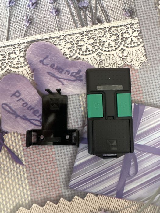 Telecomandă Cu Două Canale Și Frecvență De 433,92 MHz