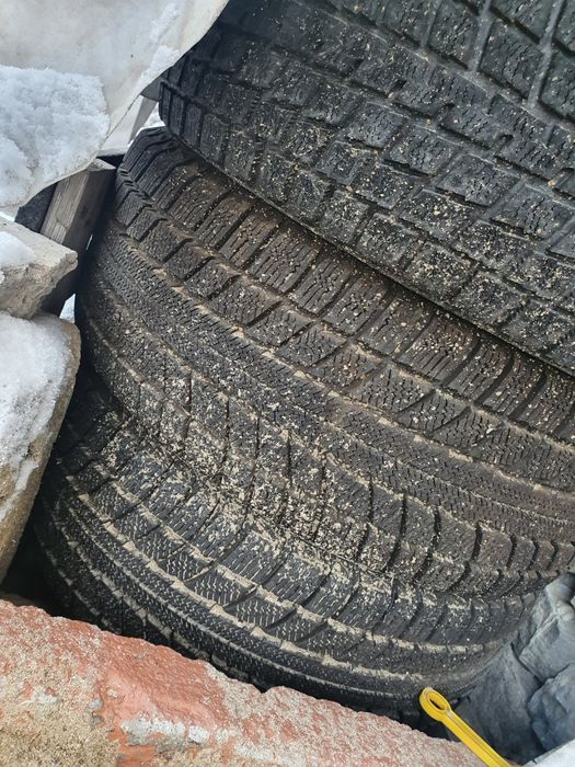 Зимнее резины два болона новые два средние