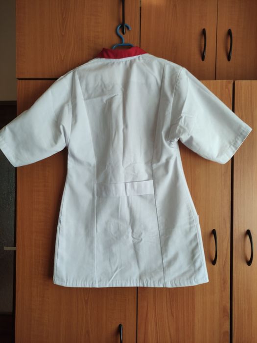 Vând costume medicale  damă