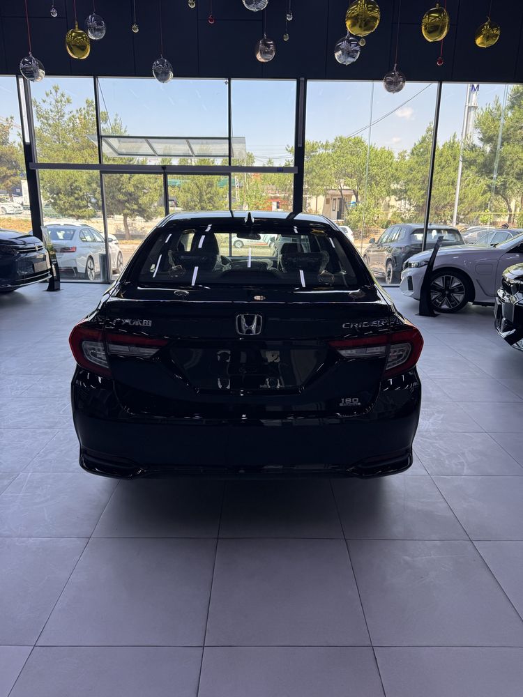 Honda crider 1 turbo mator oq qora ranglari bor