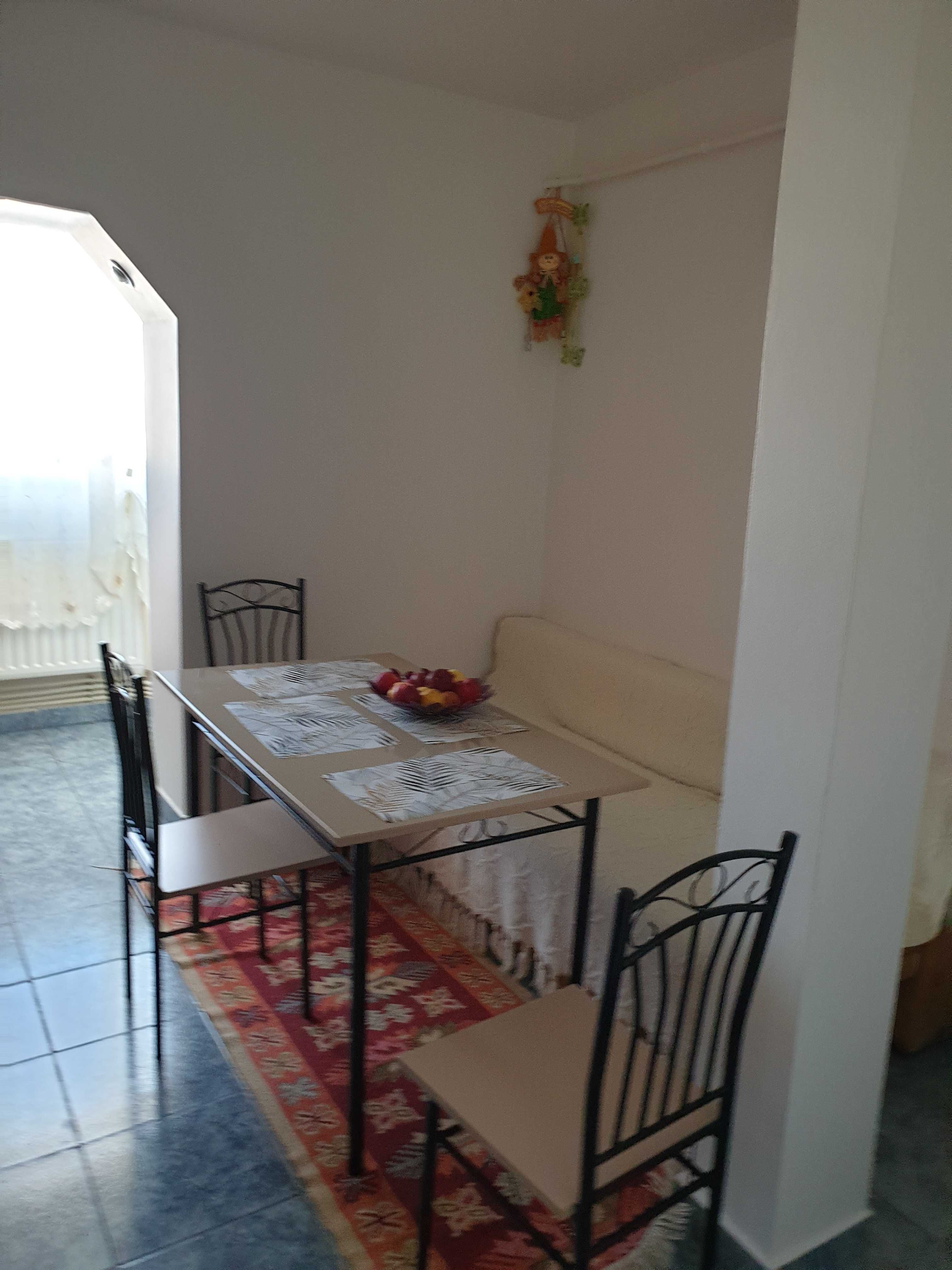 Apartament cu 2 camere, in zona Scolii nr. 6