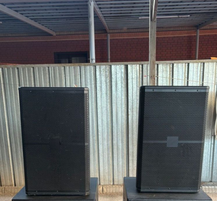 Продам 2 колонки srx 700 б/у