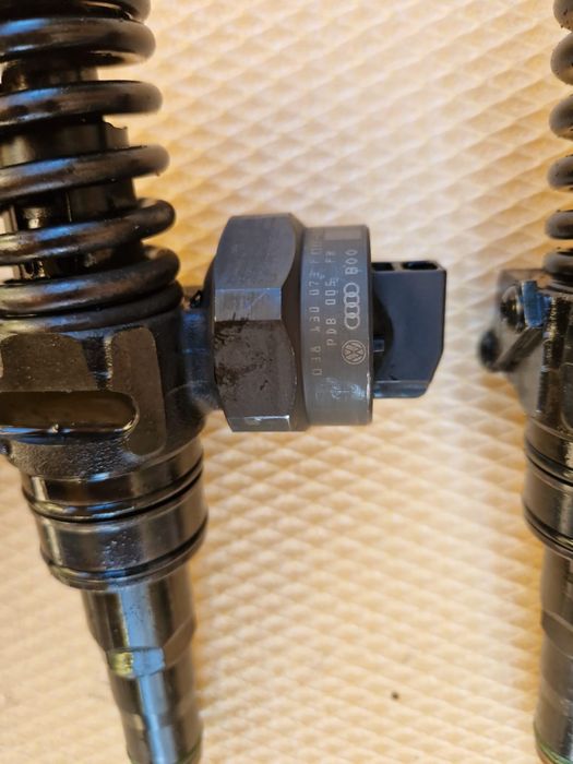 Vand injectoare ,faruri,stop-uri ,grila golf 4 1.9 ajm 116cp