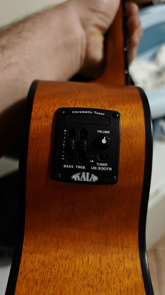 Ukulele Tenor Electro