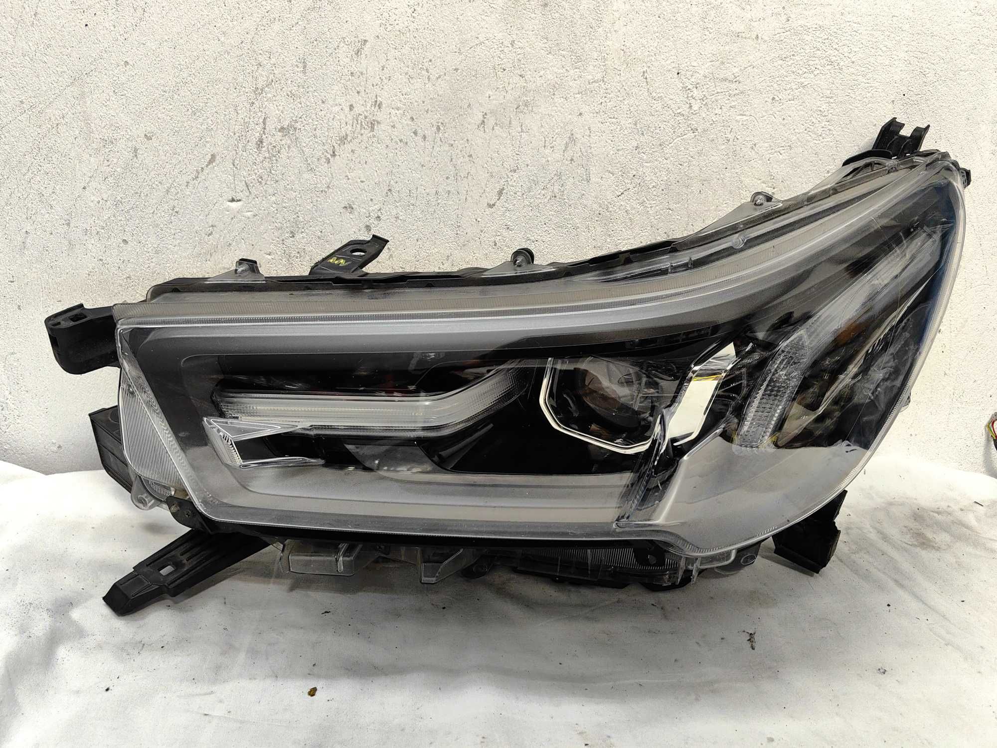 Оригинален фар Тойота  Toyota Hilux Full Led
