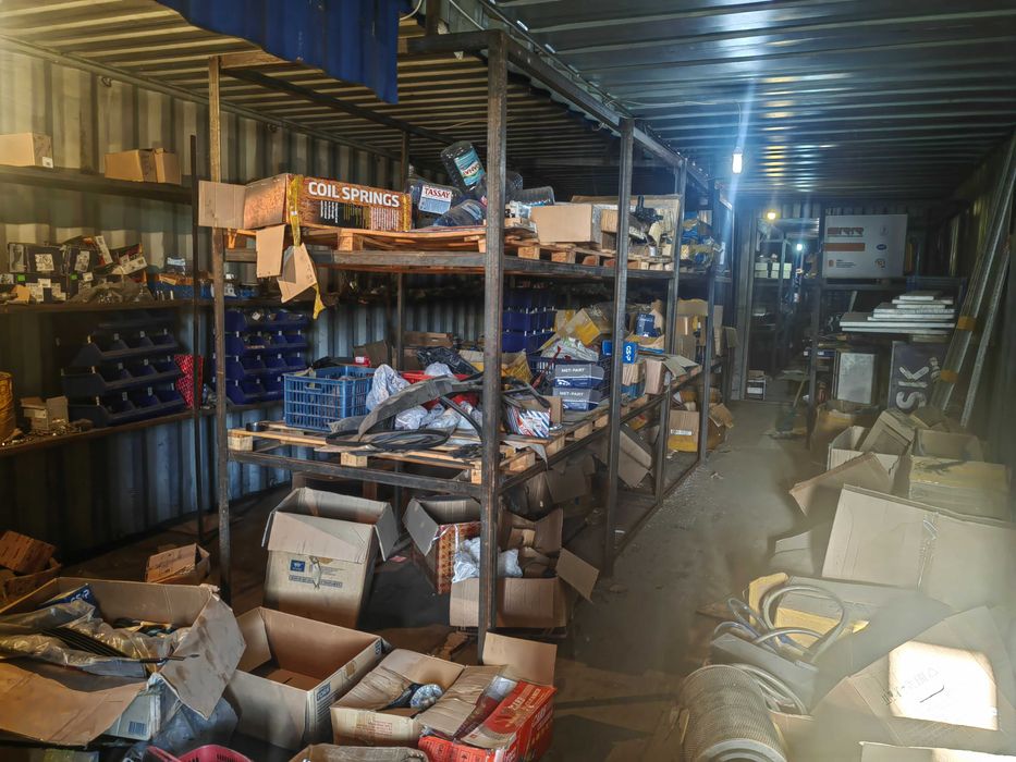 Сдам в аренду склад 120 квадратных метров, четыре 40 футовых контейнер