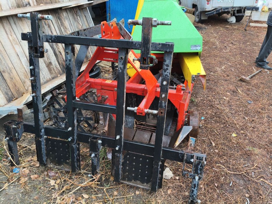 Картошка сажалка и капалка