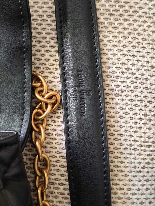 Louis Vuitton Черна Кожена Дамска Чанта от гладка телешка кожа