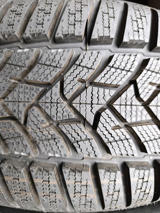 Anvelope de iarnă noi 215 60 16 Dunlop