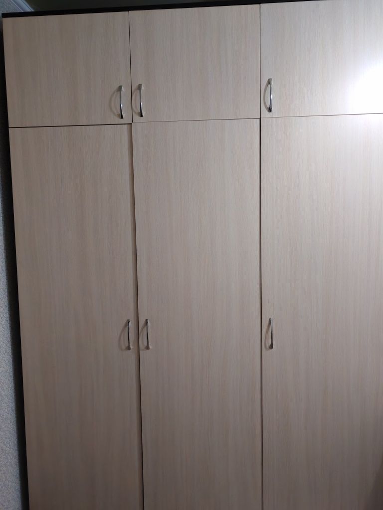 Продам шифонер трех створчатый
