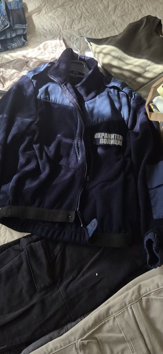 Полицейска шапка и полар